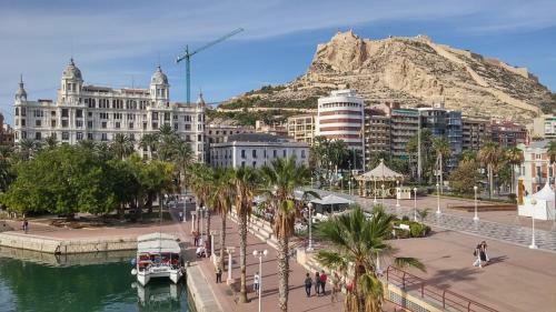 Apartamento S�per C�ntrico, Luminoso, Amplio, Terrazas Y Patio