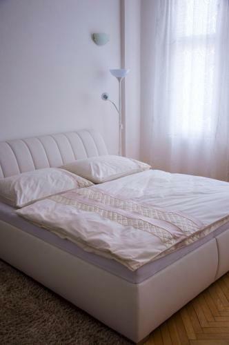 Apartamentos Designer Loft At Stodoln� Street