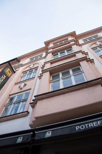 Apartamentos Designer Loft At Stodoln� Street