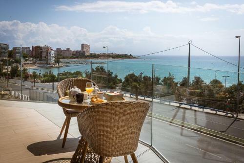 Smart Sea Front Modern Sunny Beach Apartment