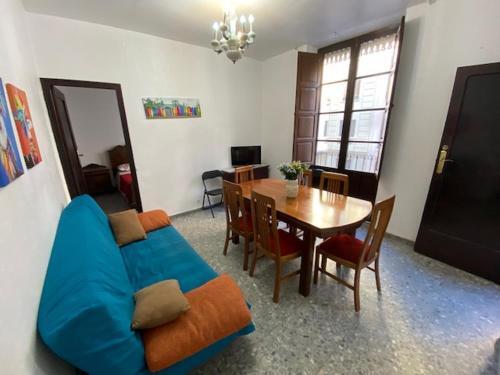 6 Bedrooms Large Apartment By The Beach
