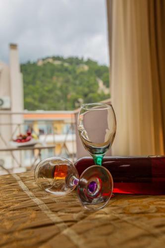 Hostal Chrisi Akti