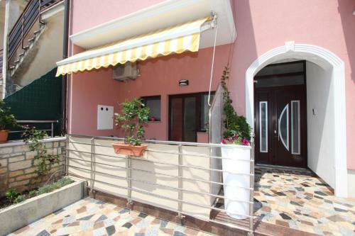 Hostal Rooms And Apartment Lea