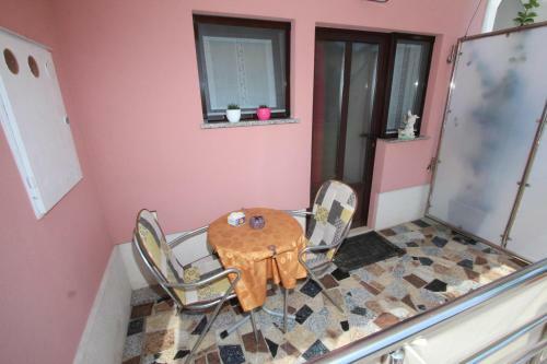 Hostal Rooms And Apartment Lea