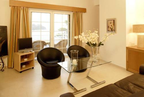 Cape Kanapitsa Hotel & Suites