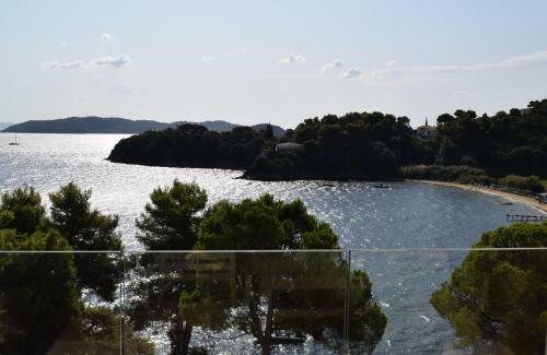Cape Kanapitsa Hotel & Suites