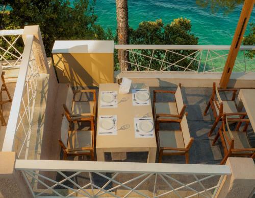 Cape Kanapitsa Hotel & Suites