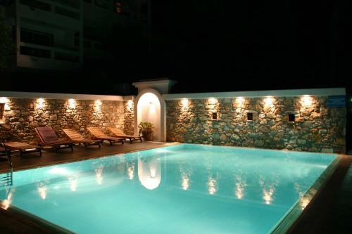 Cape Kanapitsa Hotel & Suites