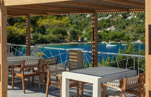 Cape Kanapitsa Hotel & Suites