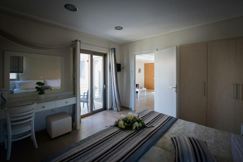 Aparthotel Mantinia Bay Hotel