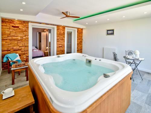 Superior Villa Antea With Jacuzzi & Pool