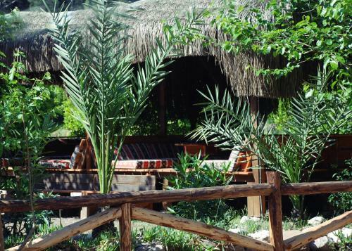 Hostal Olympos Deep Green Bungalows