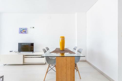 Apartamento Loft Piscina, Playa De San Juan, Comodoro II