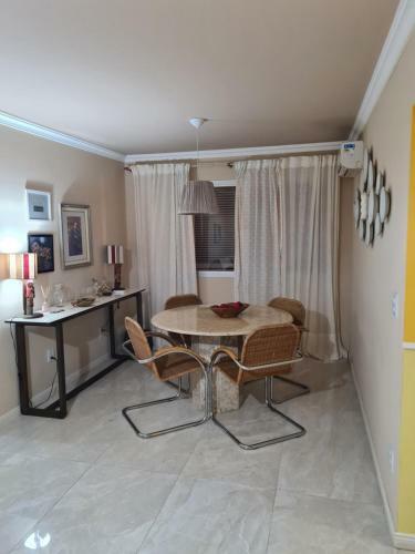 Lindo Apartamento - 3 Quartos - Na Quadra Do Mar