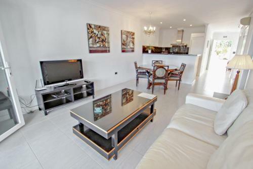 Hayley - Modern Apartment With Sea View In Benissa