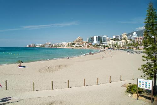 Benal Beach, Superb 2 Bedroom 2 Bathroom Beach Front Apartment Sleeps 5