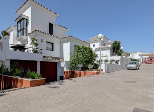 Villa In Puerto Marina With Private Pool