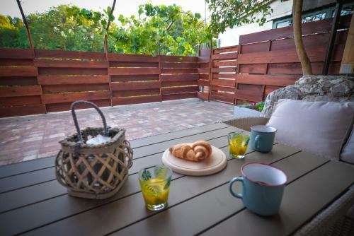 Vintage Garden Apartment