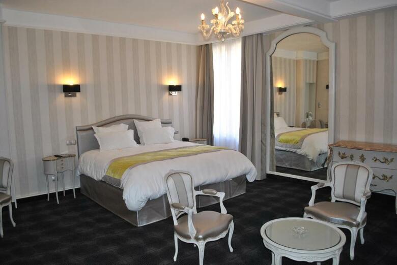 Hotel Grand De La Reine