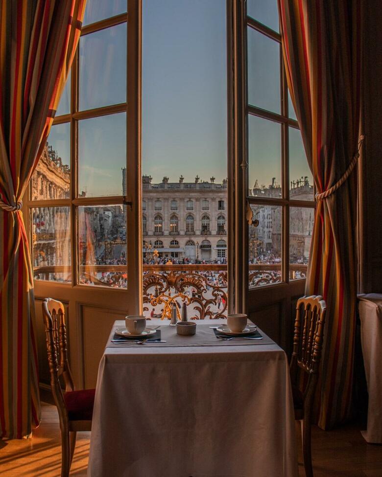 Hotel Grand De La Reine