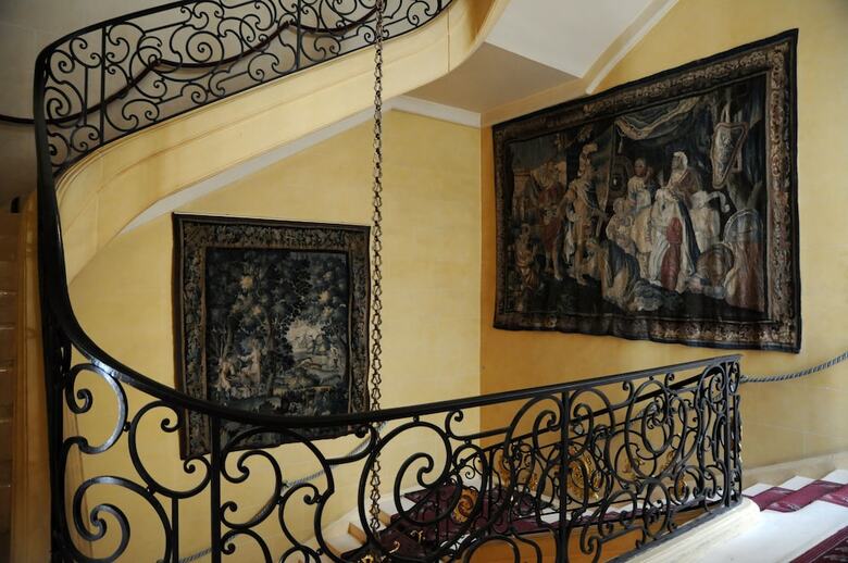 Hotel Grand De La Reine