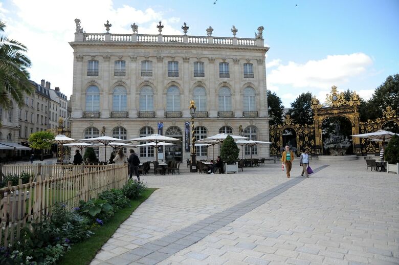 Hotel Grand De La Reine