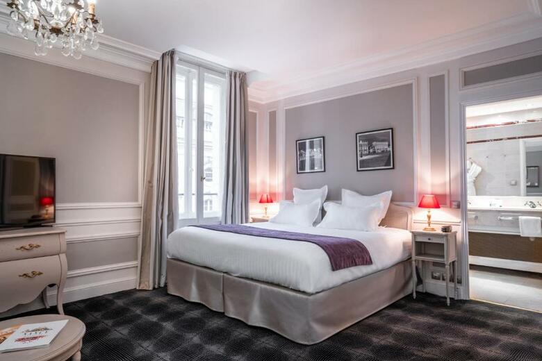 Hotel Grand De La Reine