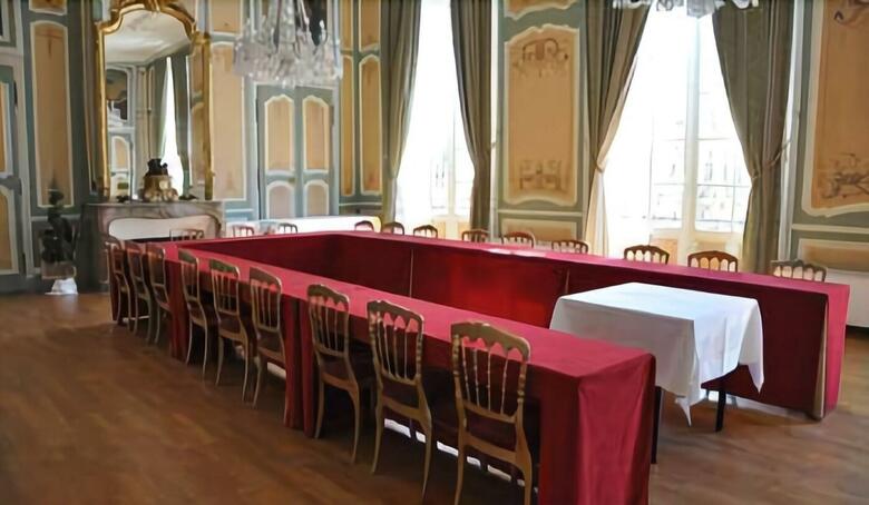 Hotel Grand De La Reine