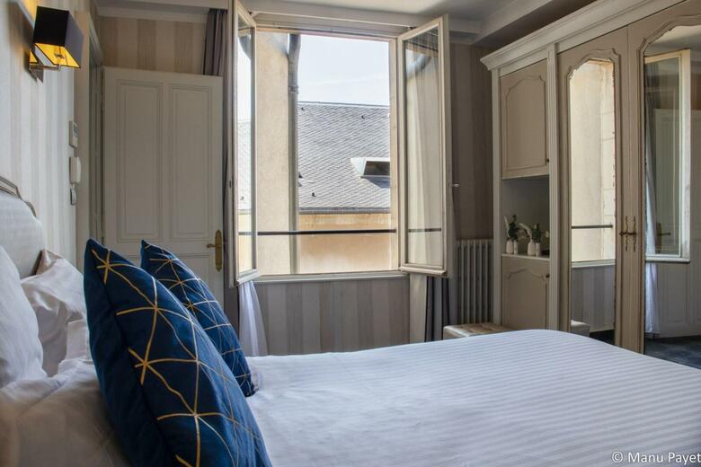 Hotel Grand De La Reine