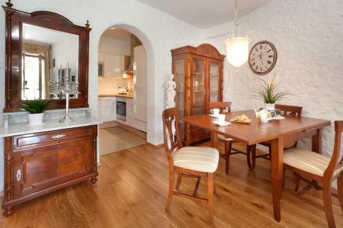 Hostal Villa Castello Rausch