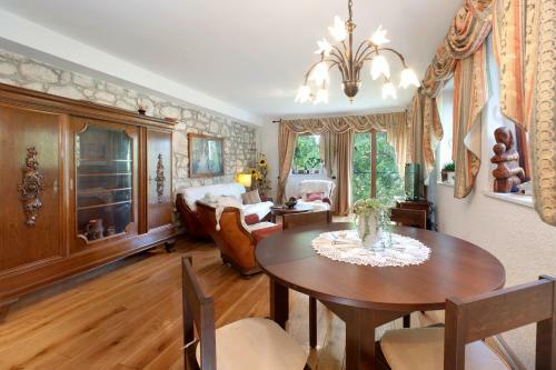 Hostal Villa Castello Rausch