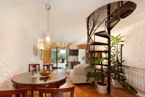 Hostal Villa Castello Rausch