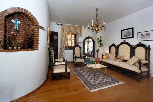 Hostal Villa Castello Rausch