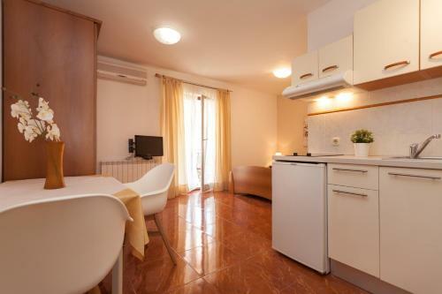 Hostal Apartments Alice