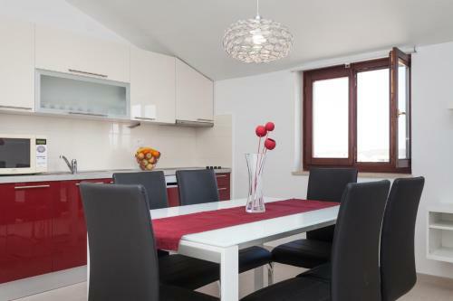 Hostal Apartments Alice