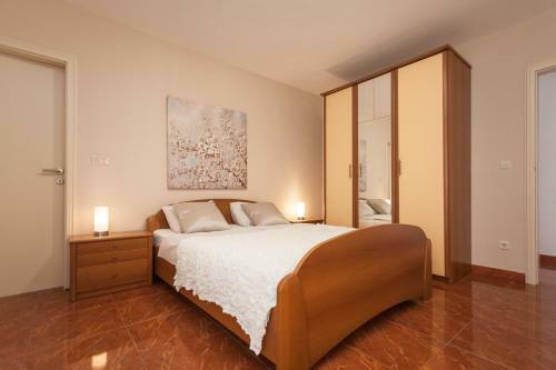 Hostal Apartments Alice