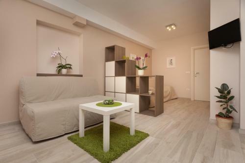 Hostal Apartments Alice