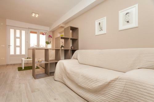 Hostal Apartments Alice