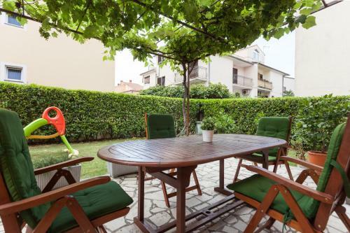 Hostal Apartments Alice