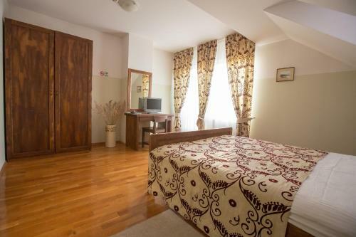 Hostal St. Hubert Hunting Lodge