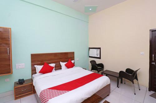 Oyo 29006 Hotel Almond Leaf