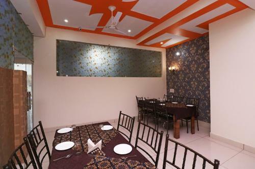 Oyo 29006 Hotel Almond Leaf