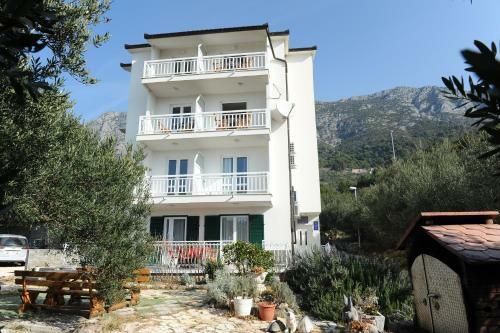 Apartments Lon?ar