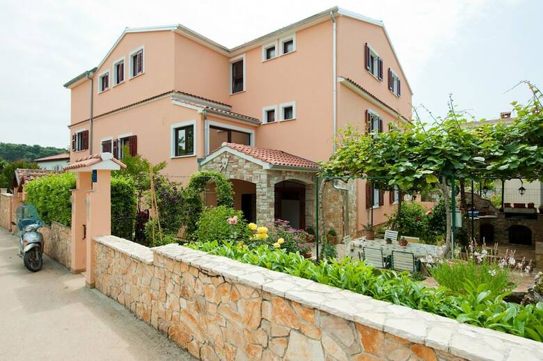 Apartments Villa Nikola