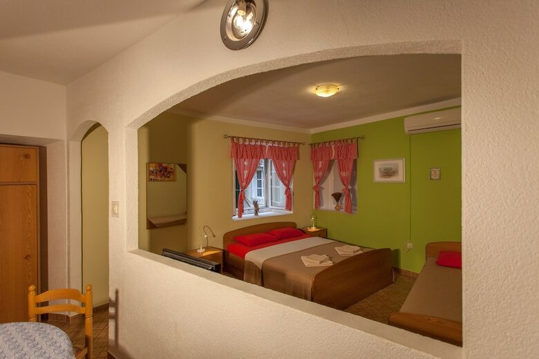 Hostal Guest House Floreus Cres