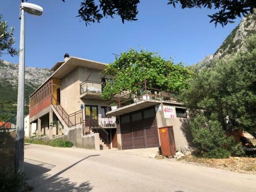 4 Sisters Apartments