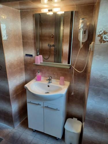 Hostal Guesthouse Romana