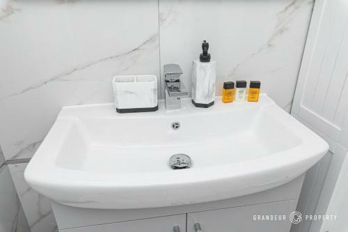 Apartamento Charming 1 Bed Lower Ground Floor Apt, Parking