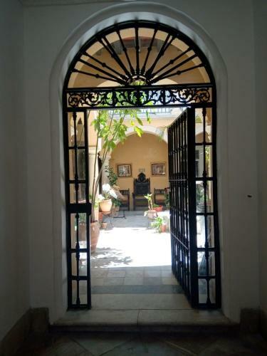 Casa Del Anticuario Apartments
