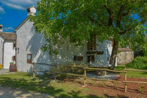 Hostal Traditional Stone House Kotli